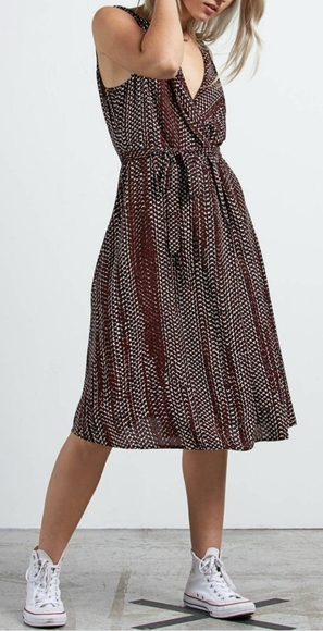 Volcom Stone Resort Wrap Dress Size Medium - Picture 1 of 7